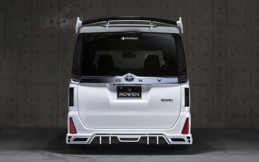 Toyota Voxy by Rowen 2017 года  (фото 7 из 15)